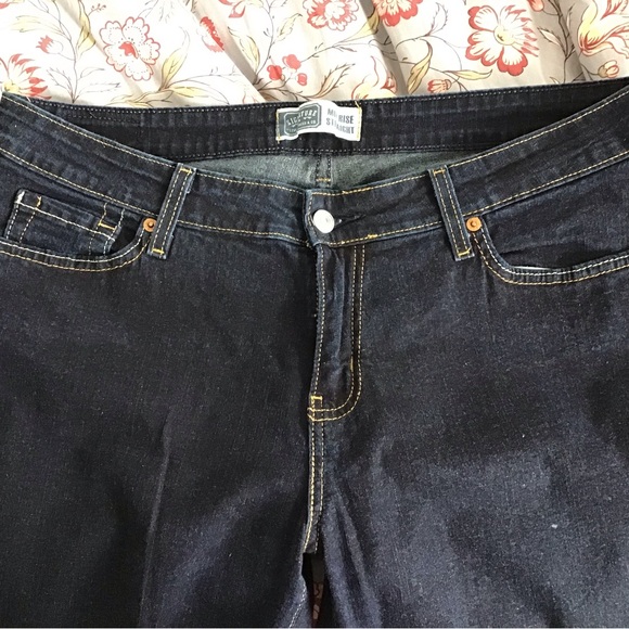 Levi’s Mid Rise Straight Jeans - Picture 3 of 6